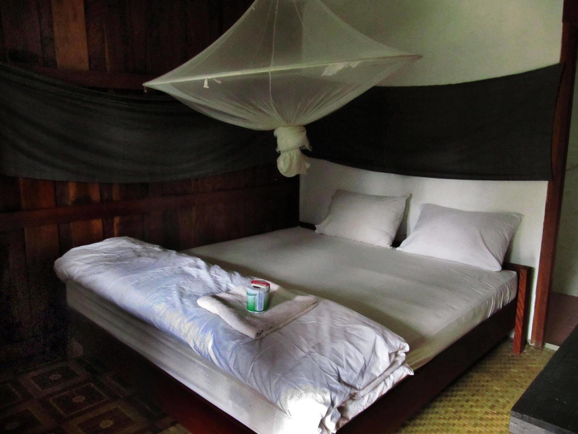 Riverview Bungalows Muang Ngoi Esterno foto